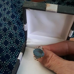 Light blue saphire 14 it gold ring with diamond